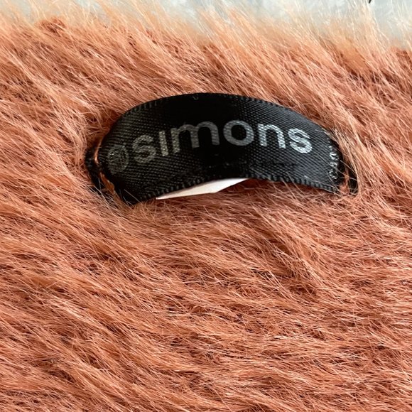 Simons Plush knit tuque and scarf - Picture 5 of 5